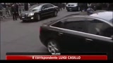 28/03/2011 - Berlusconi in aula per Mediatrade, bagno di folla all'uscita