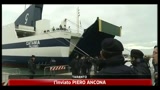 Taranto, arrivati 800 immigrati da Lampedusa