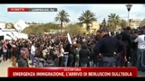 30/03/2011 - Emergenza immigrazione, l'arrivo di Berlusconi sull'isola