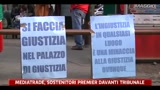 04/04/2011 - Mediatrade, i sostenitori del premieri davanti al tribunale