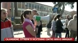 Calambrone, cittadini si incatenano contro l' arrivo degli immigrati