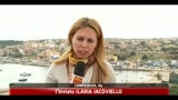 11/04/2011 - Incendio in centro d' accoglienza a Lampedusa, migranti in fuga