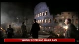 22/04/2011 - Questa sera la via crucis del Papa al Colosseo