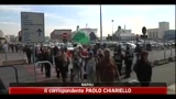 23/04/2011 - Napoli, Pasqua tra i rifiuti e con i teppisti che bruciano i camion
