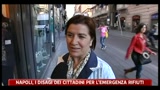 11/05/2011 - Napoli, i disagi dei cittadini per l'emergenza rifiuti