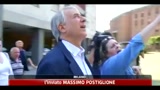 21/05/2011 - Milano, Pisapia con lo staff sventa furto d'auto
