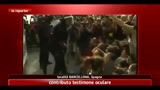 27/05/2011 - Barcellona, manifestanti sfollati a colpi di manganello