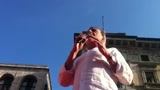 Milano, Gino Strada in Piazza Duomo: Parto, ma so che qui c'è una città diversa