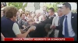 Francia, Sarkozy aggredito da sconosciuto