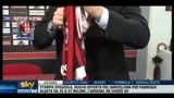 22/07/2011 - Il Milan premia Djokovic, per lui maglia numero 1