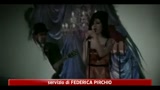 25/07/2011 - Londra, i genitori di Amy Winehouse in lacrime tra i fan