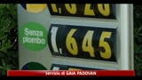 Benzina, nuovo record storico: 1,641 euro al litro