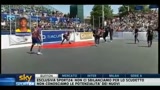 01/08/2011 - Kobe Byant indossa la maglia del Barcellona