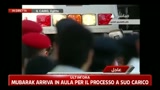 03/08/2011 - Mubarak arriva in aula per il processo a suo carico