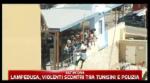 Lampedusa, violenti scontri tra tunisini e polizia