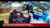 Usa, pick-up distrugge negozio a Nashville