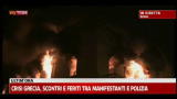 Scontri ad Atene, in fiamme negozi, cinema e banca
