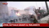 Atene, battaglia davanti al Parlamento