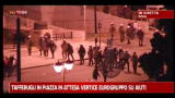 19/02/2012 - Atene, tafferugli in piazza in attesa vertice su aiuti
