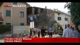 Crolla palazzina nel milanese, tre persone estratte vive
