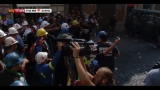 Alcoa, scontri davanti al Ministero: 1 ferito