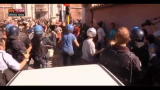 06/10/2012 - Effetto Notte:Italia, studenti lanciano uova, polizia carica