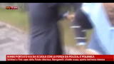 11/10/2012 - Bimbo portato via da scuola con forza da polizia, è polemica