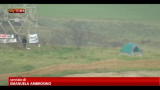 02/01/2013 - Rifiuti Roma, coppia su un traliccio contro discarica