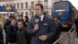 20/02/2013 - Aspettando il Barça, i tifosi sotto l'albergo blaugrana