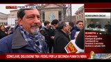 13/03/2013 - Conclave, delusione tra i fedeli per la seconda fumata nera