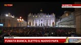 13/03/2013 - Fumata bianca, Piazza San Pietro intona l'Inno di Mameli