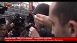 04/04/2013 - Milano, Ruby protesta davanti Palazzo di Giustizia