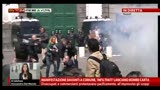 10/04/2013 - Manifestazioni a Napoli, "infiltrati" lanciano bombe carta