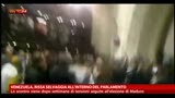 01/05/2013 - Venezuela, rissa selvaggia all'interno del Parlamento