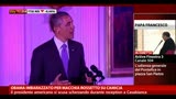 29/05/2013 - Obama imbarazzato per macchia rossetto su camicia