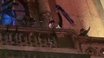 Inter, Dimarco scatenato sul balcone in piazza Duomo