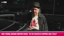 VIDEO Neil Young contro Musk: 