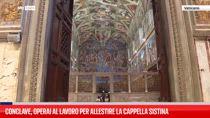 Conclave, operai al lavoro per allestire la Cappella Sistina