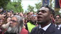 Zapata legge a Superga i nomi dei caduti del Grande Torino