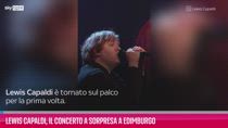 VIDEO Lewis Capaldi, il concerto a sorpresa a Edimburgo