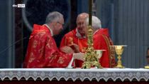 Verso il conclave, Cardinale Re fa auguri 