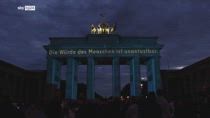 Anniversario fine guerra, Berlino illumina Porta Brandeburgo