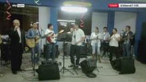 Papa Leone canta Feliz Navidad in Perù in un video del 2014