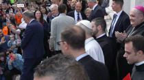 Papa Leone XIV prega sulla tomba del predecessore Francesco