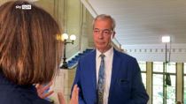 Immigrazione Uk, Farage: Starmer ci imita, è in panico