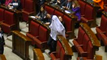 Referendum, Magi si veste da fantasma a Montecitorio