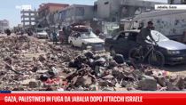 Gaza, palestinesi in fuga da Jabalia dopo attacchi Israele