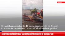 Alluvione in Argentina, salvataggio passeggeri di un pullman