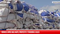 Israele apre agli aiuti, proteste e tensioni a Gaza