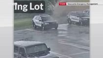 Oklahoma, auto della polizia colpita da un fulmine